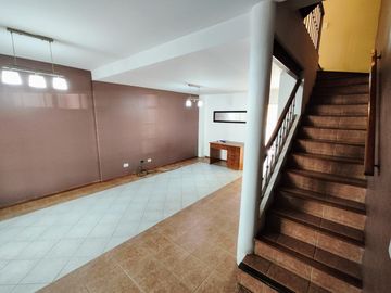 Duplex tipo casa con cochera
