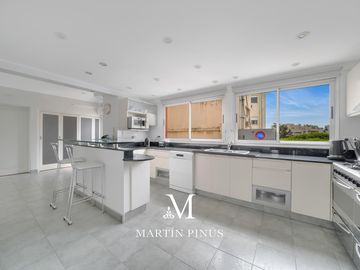Venta Departamento  Caballito , 4 dormitorios. Terraza , 4 Cocheras (325m2)