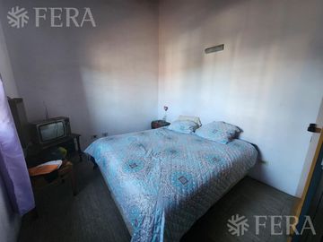 Venta casa de 5 ambientes con cochera y fondo libre en Quilmes