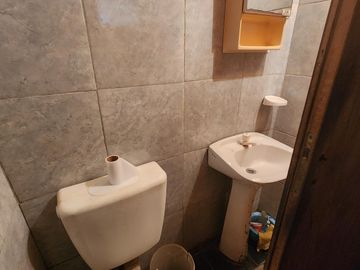 Venta casa de 5 ambientes con cochera y fondo libre en Quilmes