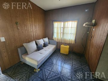 Venta casa de 5 ambientes con cochera y fondo libre en Quilmes