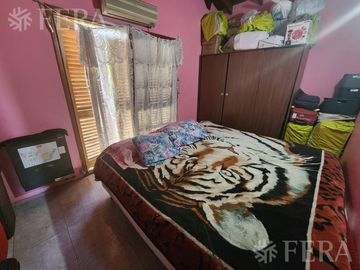 Venta casa de 5 ambientes con cochera y fondo libre en Quilmes