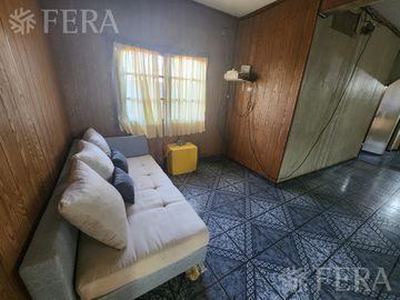 Venta casa de 5 ambientes con cochera y fondo libre en Quilmes