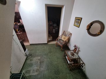 PH 3 ambientes y medio, al frente a 200 metros de Hipólito Irigoyen.