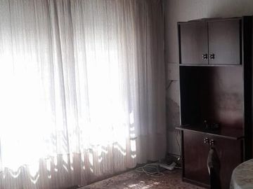 PH 3 ambientes y medio, al frente a 200 metros de Hipólito Irigoyen.