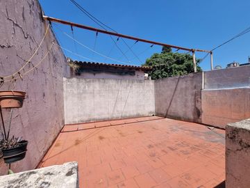PH 3 ambientes y medio, al frente a 200 metros de Hipólito Irigoyen.
