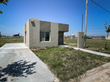 Casa en venta de dos dormitorios en La Toscana, Piñero. Rosario