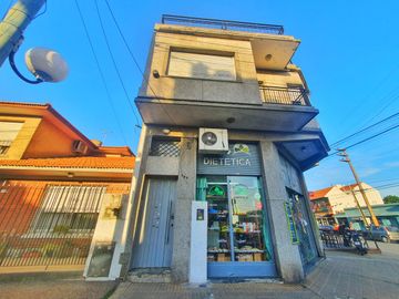 VENTA CASA CON LOCAL 194 M2 QUILMES