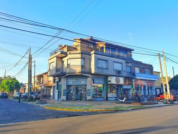 VENTA CASA CON LOCAL 194 M2 QUILMES