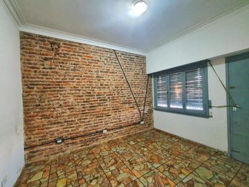 VENTA CASA CON LOCAL 194 M2 QUILMES