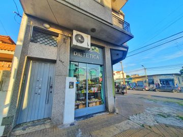 VENTA CASA CON LOCAL 194 M2 QUILMES