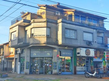 VENTA CASA CON LOCAL 194 M2 QUILMES