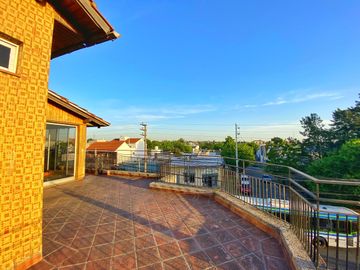 VENTA CASA CON LOCAL 194 M2 QUILMES