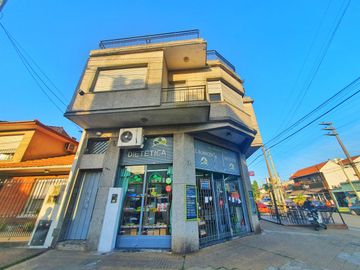 VENTA CASA CON LOCAL 194 M2 QUILMES