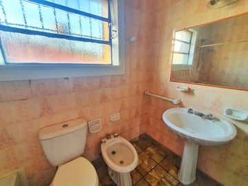 VENTA CASA CON LOCAL 194 M2 QUILMES