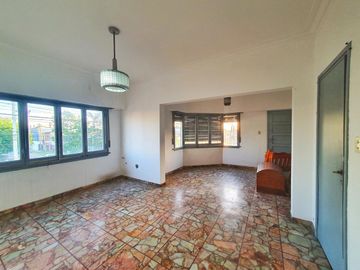 VENTA CASA CON LOCAL 194 M2 QUILMES