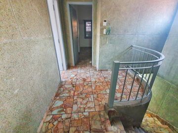 VENTA CASA CON LOCAL 194 M2 QUILMES