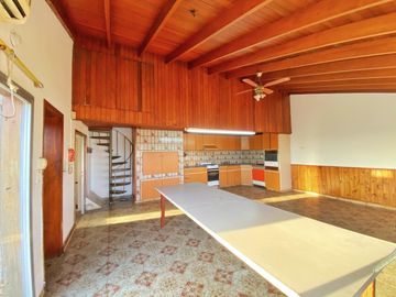 VENTA CASA CON LOCAL 194 M2 QUILMES
