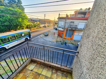 VENTA CASA CON LOCAL 194 M2 QUILMES