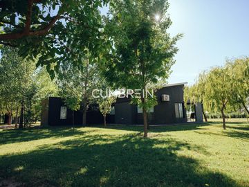 Complejo de Cabañas de primera categoría con piscina cubierta en Rama Caída