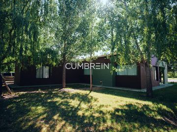 Complejo de Cabañas de primera categoría con piscina cubierta en Rama Caída