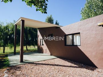 Complejo de Cabañas de primera categoría con piscina cubierta en Rama Caída