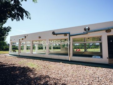 Complejo de Cabañas de primera categoría con piscina cubierta en Rama Caída