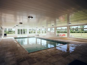 Complejo de Cabañas de primera categoría con piscina cubierta en Rama Caída