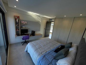 Casa en venta - 4 Dormitorios 4 Baños - 900Mts2 - Terralagos, Canning