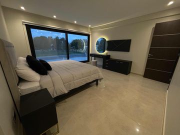 Casa en venta - 4 Dormitorios 4 Baños - 900Mts2 - Terralagos, Canning