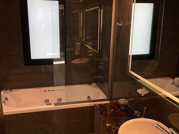 Casa en venta - 4 Dormitorios 4 Baños - 900Mts2 - Terralagos, Canning