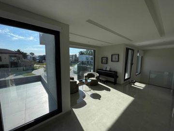 Casa en venta - 4 Dormitorios 4 Baños - 900Mts2 - Terralagos, Canning