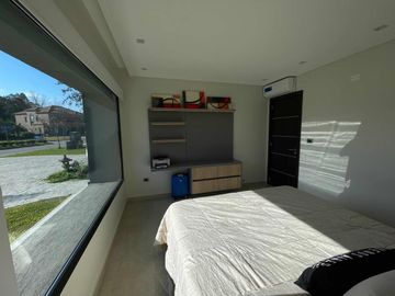 Casa en venta - 4 Dormitorios 4 Baños - 900Mts2 - Terralagos, Canning