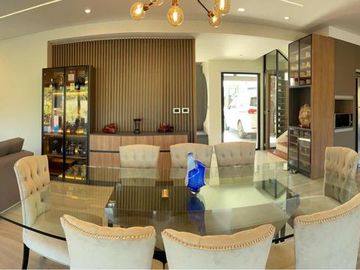 Casa en venta - 4 Dormitorios 4 Baños - 900Mts2 - Terralagos, Canning