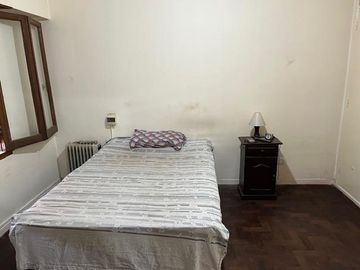 Casa en venta de una planta en Florida, próxima a Panamericana, con jardín