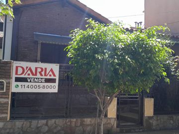 Casa en venta de una planta en Florida, próxima a Panamericana, con jardín