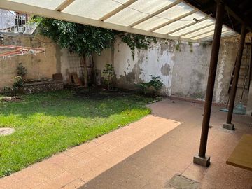 Casa en venta de una planta en Florida, próxima a Panamericana, con jardín