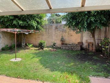 Casa en venta de una planta en Florida, próxima a Panamericana, con jardín