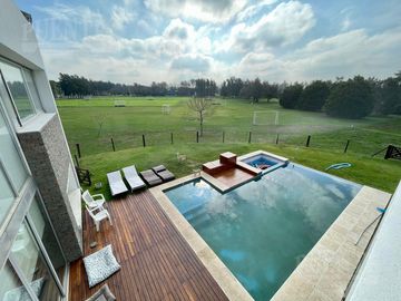 Casa en Venado 1 con fondo al Golf
