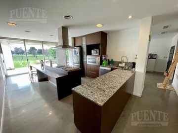 Casa en Venado 1 con fondo al Golf