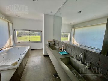 Casa en Venado 1 con fondo al Golf