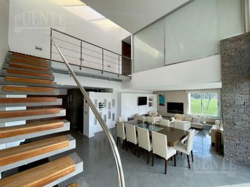 Casa en Venado 1 con fondo al Golf