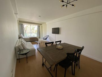 VENTA monoambiente amoblado de 49m2 c/ coch fija y cu, seg 24h y ame-Ciudad de la paz 300 (Colegiales)