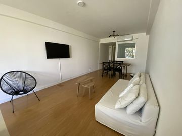 VENTA monoambiente amoblado de 49m2 c/ coch fija y cu, seg 24h y ame-Ciudad de la paz 300 (Colegiales)