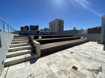 VENTA monoambiente amoblado de 49m2 c/ coch fija y cu, seg 24h y ame-Ciudad de la paz 300 (Colegiales)
