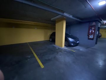 VENTA monoambiente amoblado de 49m2 c/ coch fija y cu, seg 24h y ame-Ciudad de la paz 300 (Colegiales)