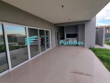 Excelente Casa en Barrio Lagos de Canning con 4 dormitorios y gran piscina sobre lote de 1018 m2