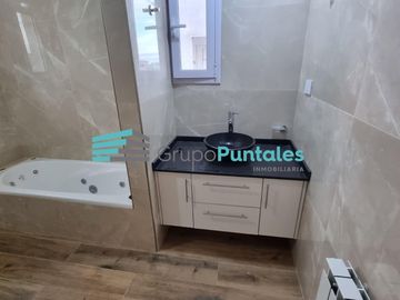Excelente Casa en Barrio Lagos de Canning con 4 dormitorios y gran piscina sobre lote de 1018 m2