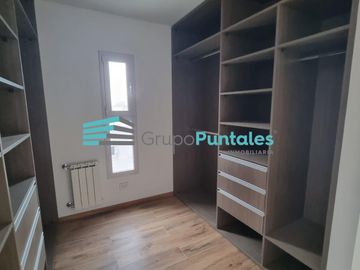 Excelente Casa en Barrio Lagos de Canning con 4 dormitorios y gran piscina sobre lote de 1018 m2