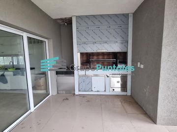 Excelente Casa en Barrio Lagos de Canning con 4 dormitorios y gran piscina sobre lote de 1018 m2